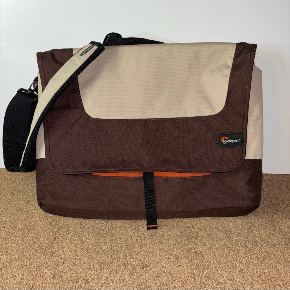 Lowepro Slim Factor M  Laptop Messenger Shoulder Padded Bag